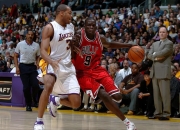 雷火电竞-Rookie关键节点高光表现，公牛带队取胜！的简单介绍