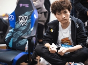 雷火竞技-Karsa在DWG比赛中出色防守，高光表现引发热议！的简单介绍