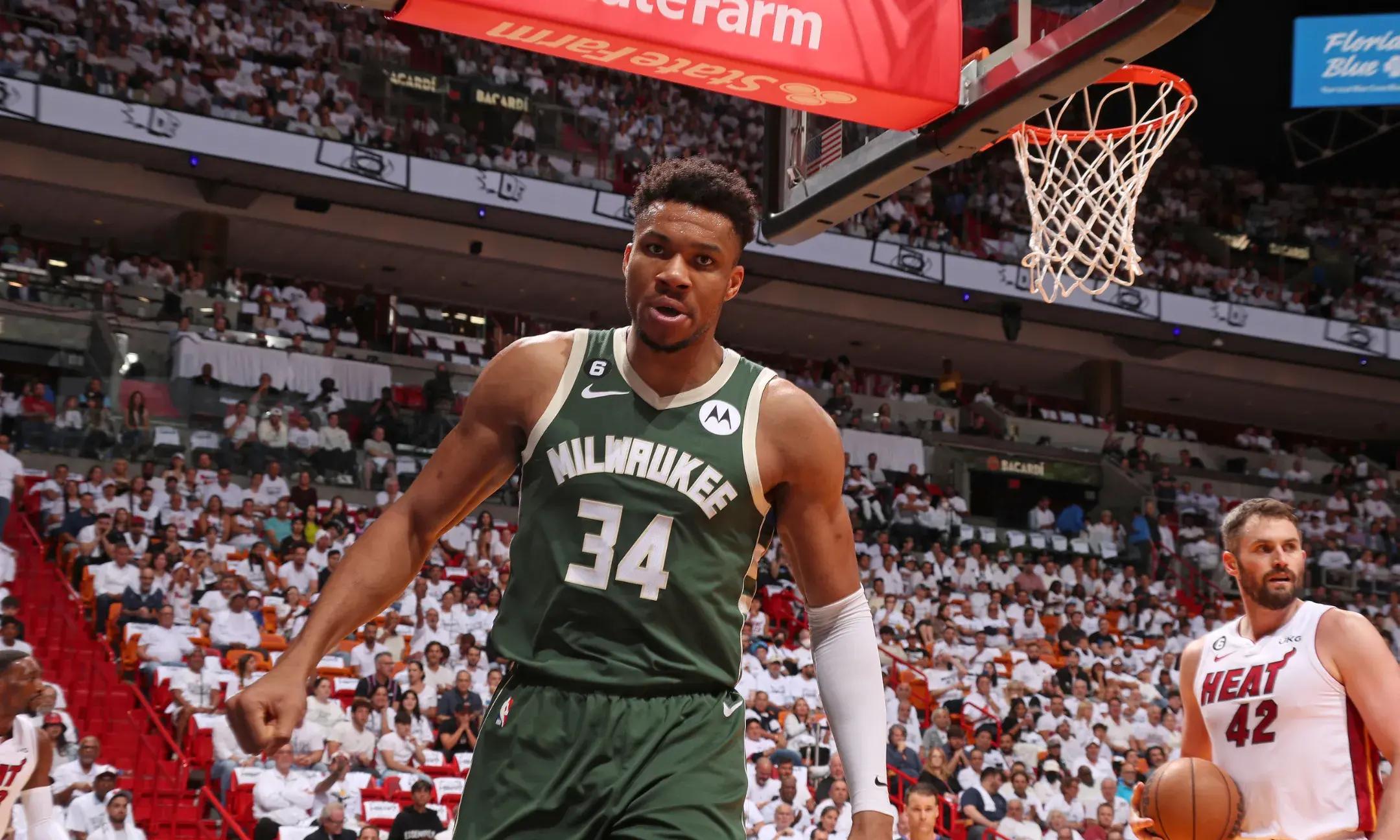 今晚密尔沃基雄鹿调整名单以备亚冠,扳平良机环节打磨,震撼外界,资深球员宣示担当的简单介绍 今晚密尔沃基雄鹿调整名单以备亚冠,扳平良机环节打磨,震撼外界,资深球员宣示担当的简单介绍