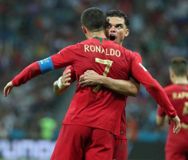 包含Uzi赛事官方发布爆冷新规，中国队争议不断！的词条